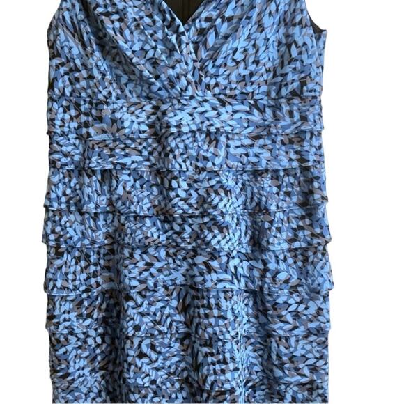 London Style Women's SZ 10 Blue V-Neck Midi Dress Tiered Lightweight - Picture 3 of 9